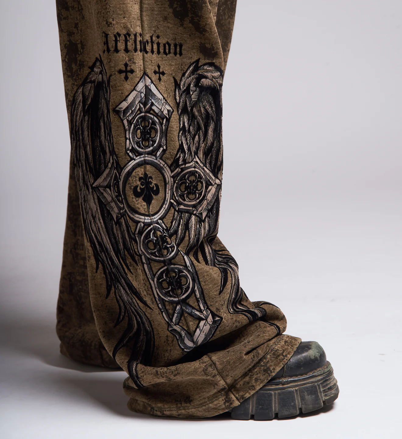 Crossed Sweatpant - Image 10